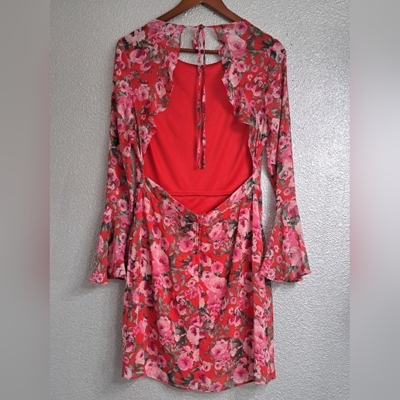 B. Darling Floral Dress With A Back Cut Out - Picture 12 of 12